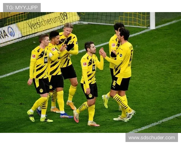 哥伦比亚队中场表现稳健，助力球队逆转取胜关键比赛