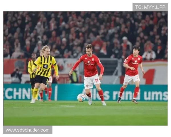 阿德耶米盘带风格特点解析：速度结合变向突破能力持续提升