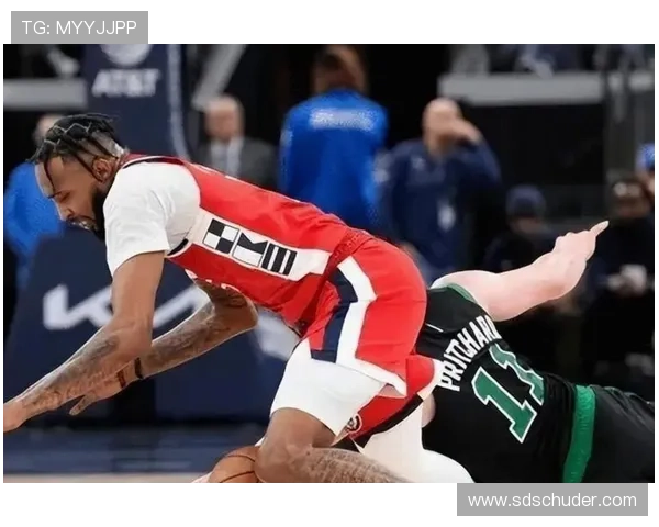 伦纳德挡拆效率显著提升 差异化无球跑动助快船拉开比分