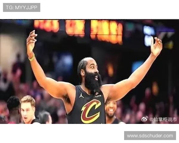 哈登利用挡拆创造多次空位三分，三分命中率显著提升